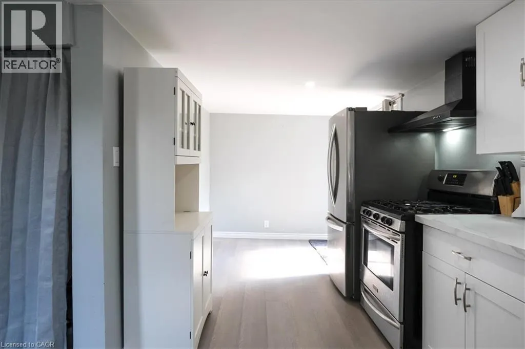 211 MCNAB Street W