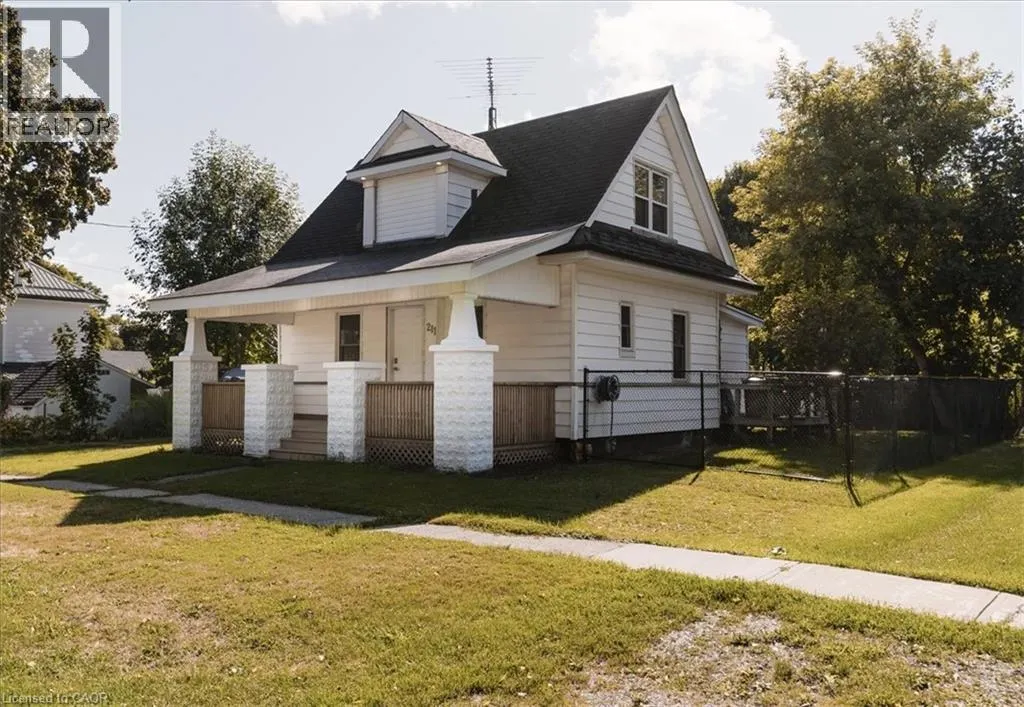 211 MCNAB Street W