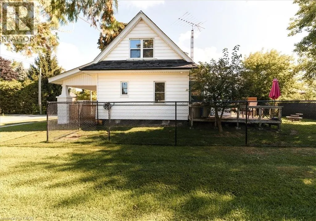 211 MCNAB Street W