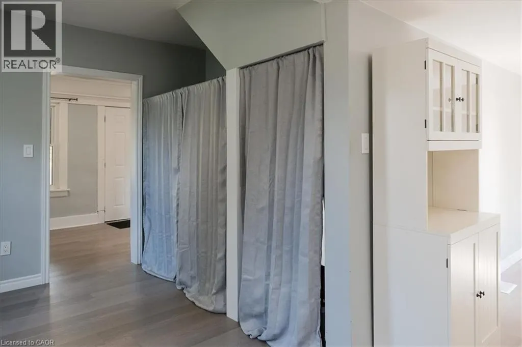211 MCNAB Street W