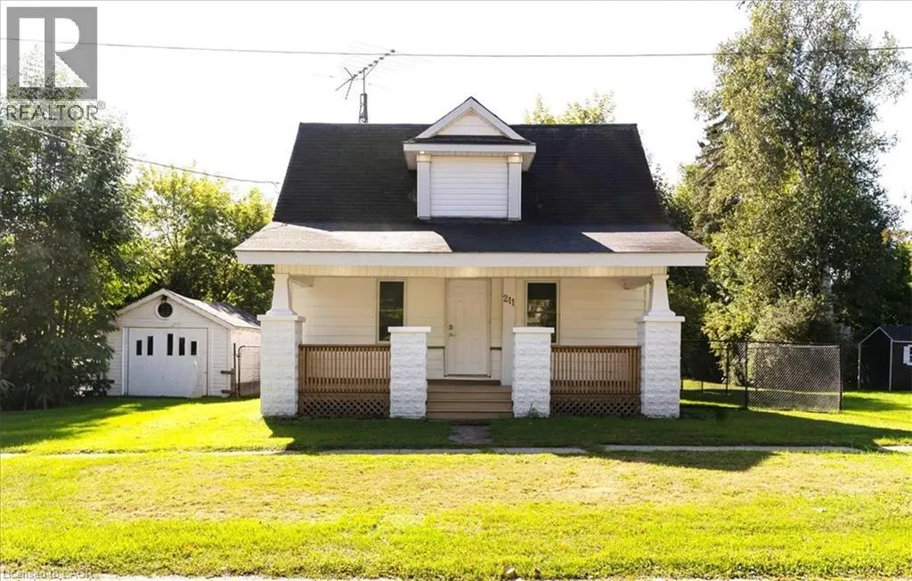 211 MCNAB Street W