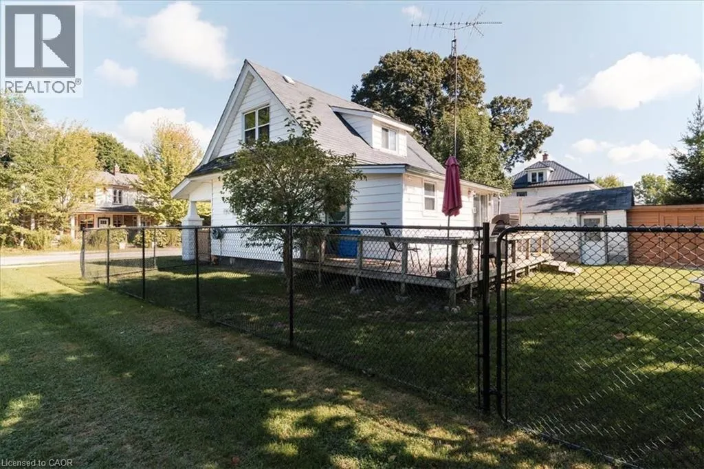 211 MCNAB Street W