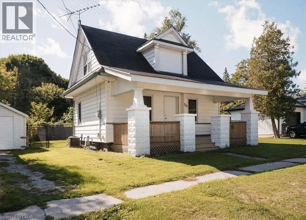 211 MCNAB Street W