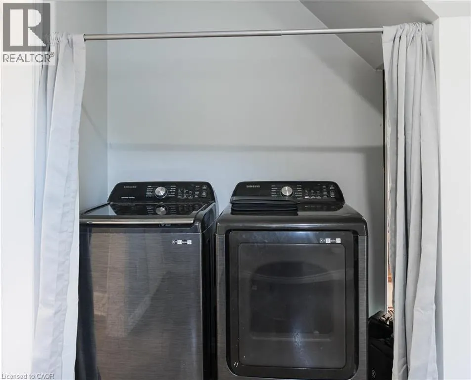 211 MCNAB Street W