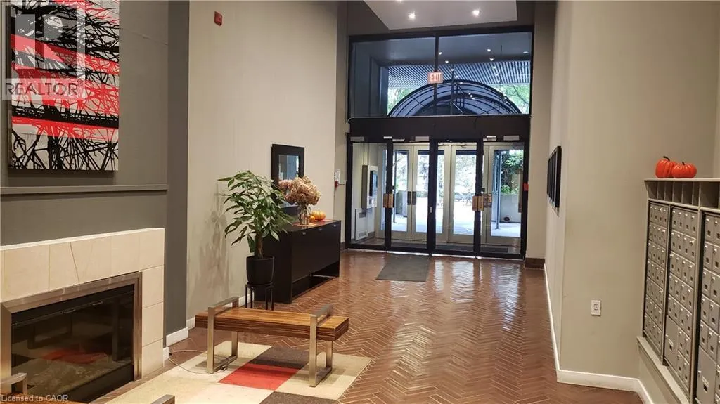 66 BAY Street S Unit# PH4, #PH4