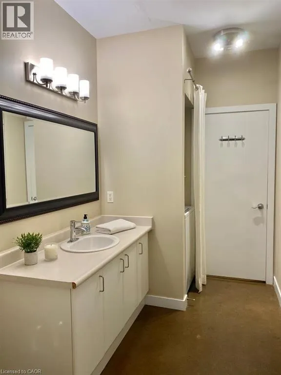 66 BAY Street S Unit# PH4, #PH4