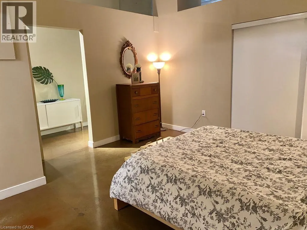 66 BAY Street S Unit# PH4, #PH4