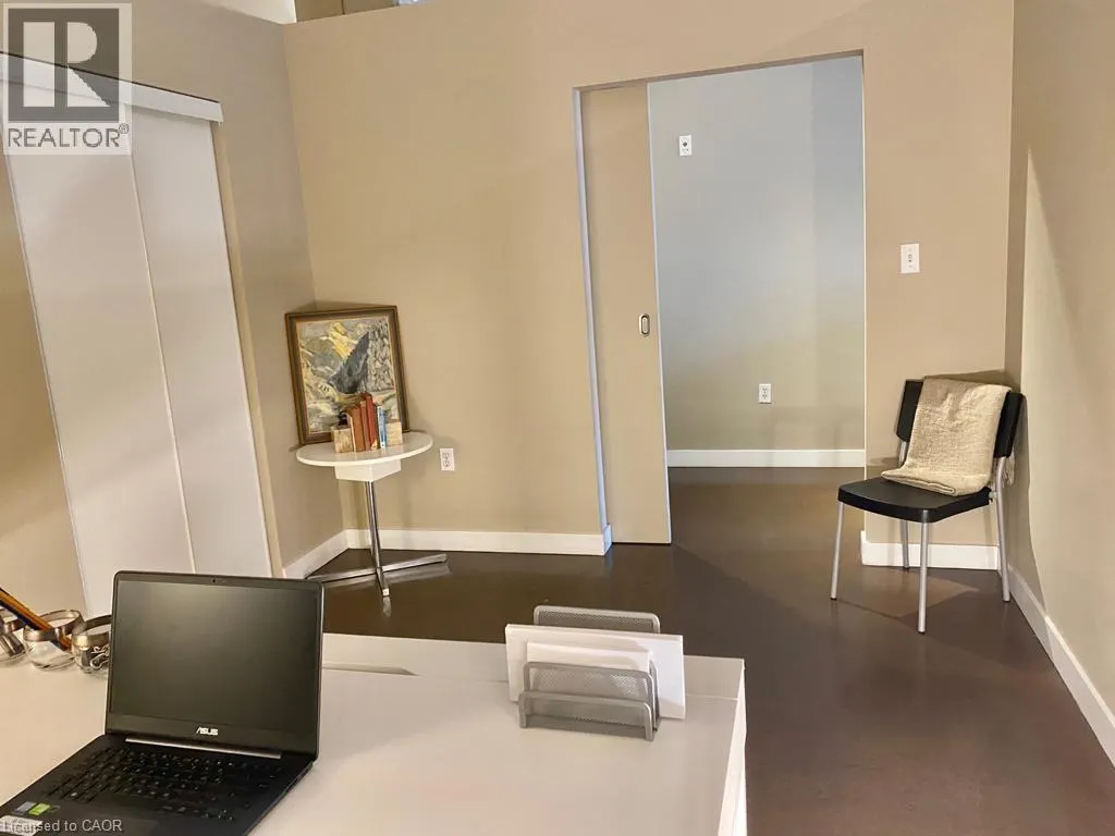 66 BAY Street S Unit# PH4, #PH4