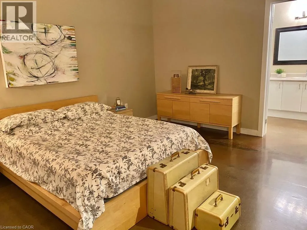 66 BAY Street S Unit# PH4, #PH4