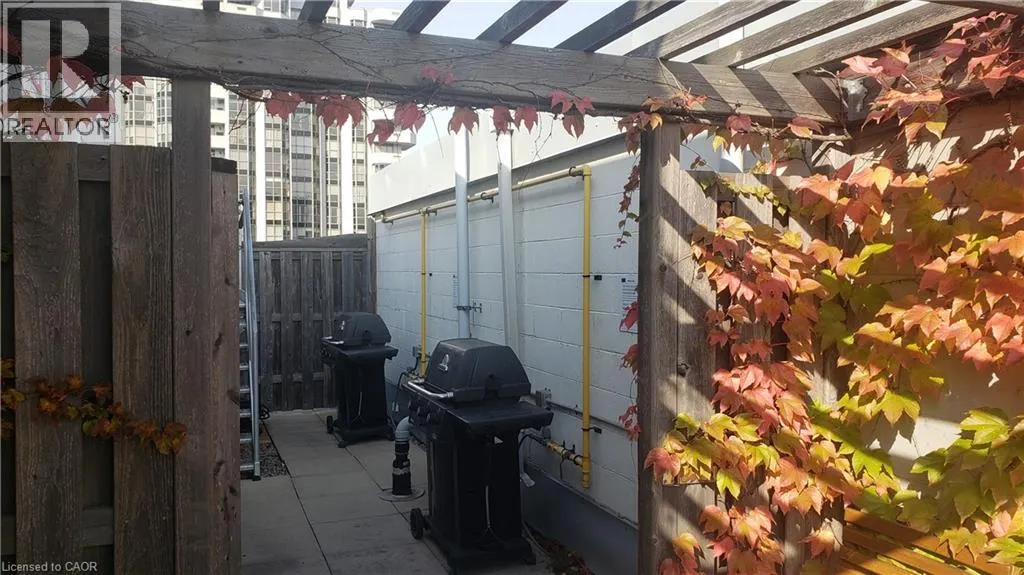 66 BAY Street S Unit# PH4, #PH4