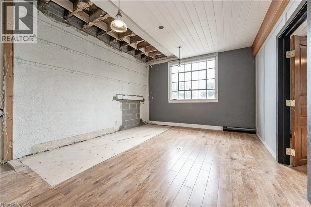 8 SPRING Street Unit# Upper, #Upper