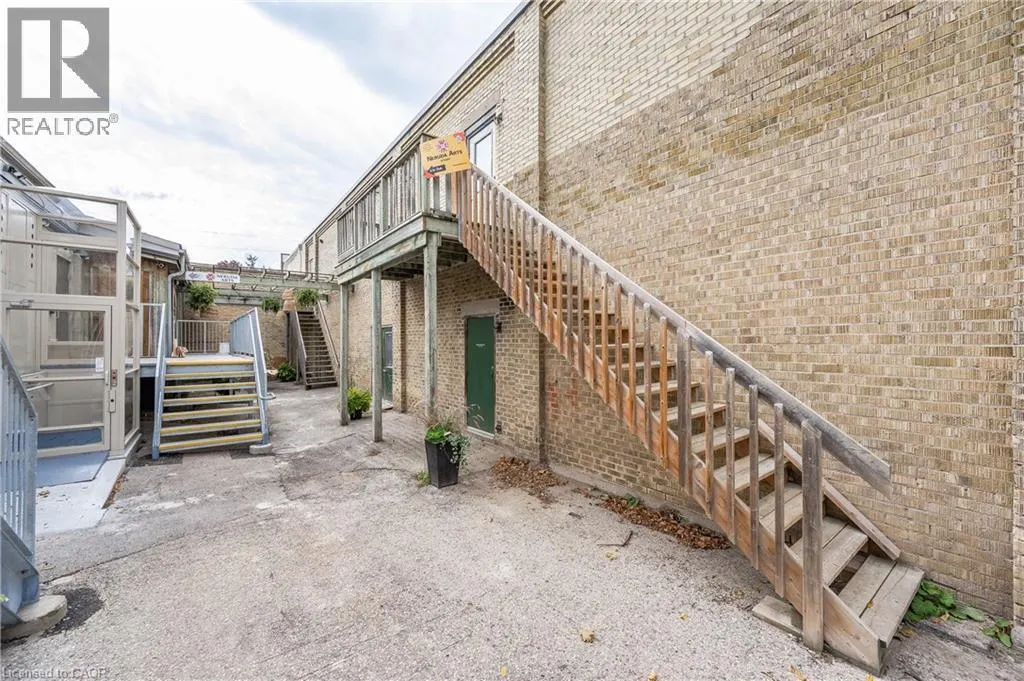 8 SPRING Street Unit# Upper, #Upper