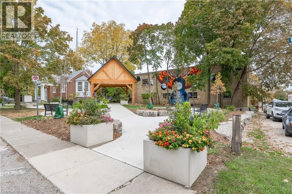 8 SPRING Street Unit# Upper, #Upper