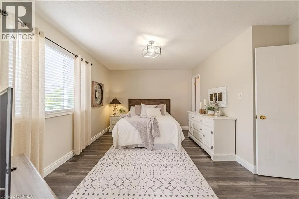 111 AMANDA Walk