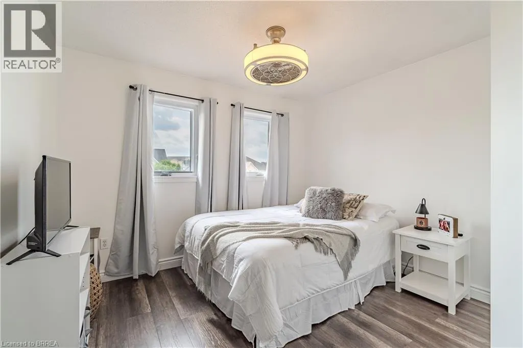 111 AMANDA Walk