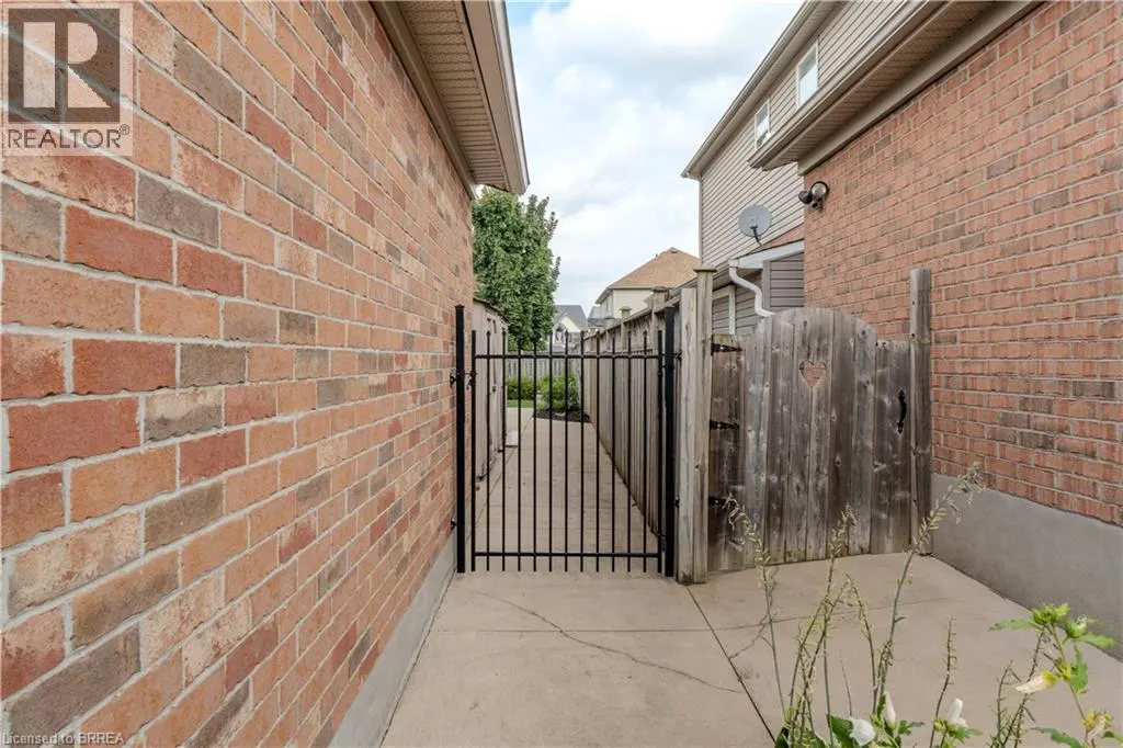 111 AMANDA Walk