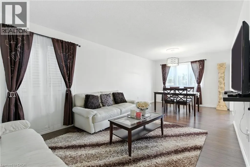 35 JACQUELINE Boulevard