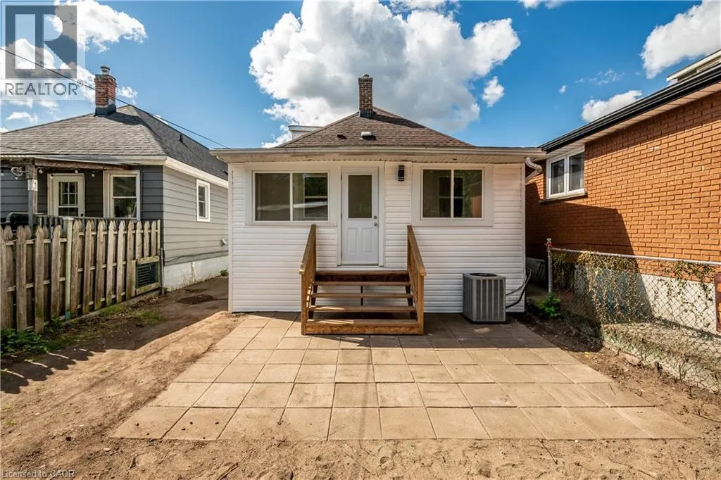155 PICTON Street E