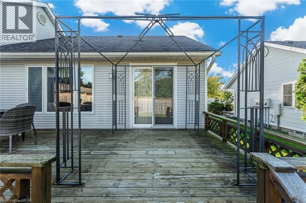 8 GARDEN Drive