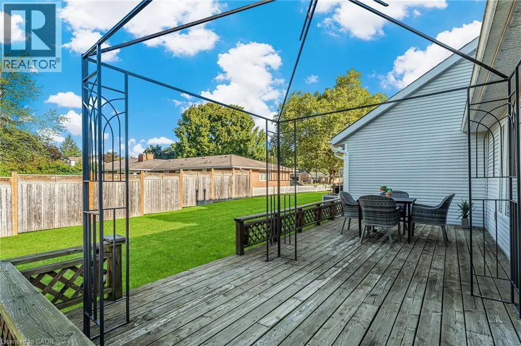 8 GARDEN Drive