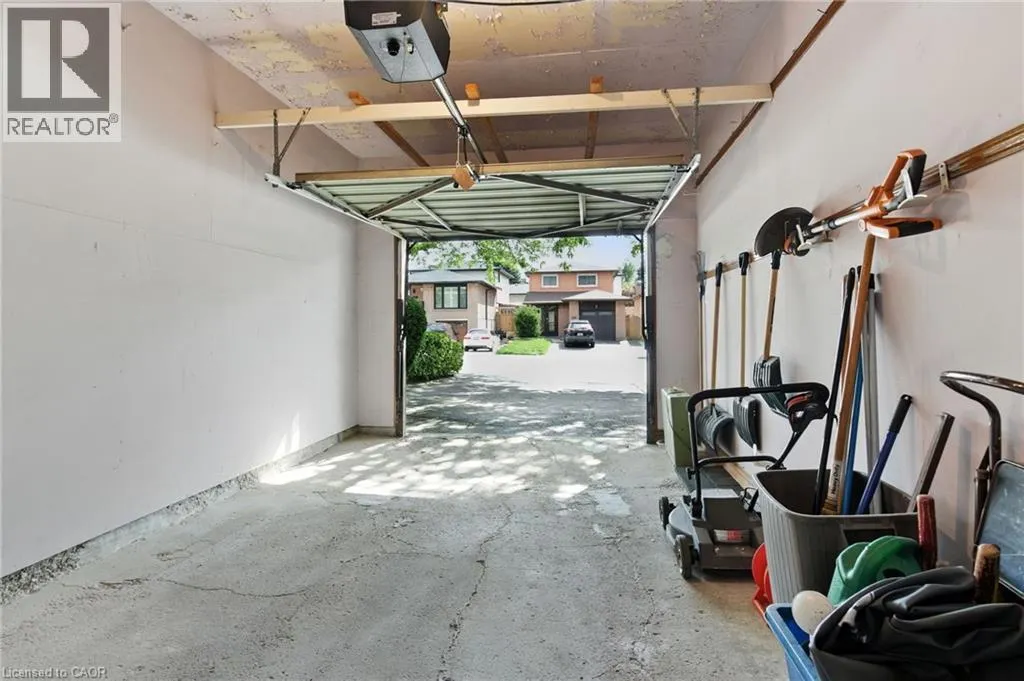 39 MEGNA Court