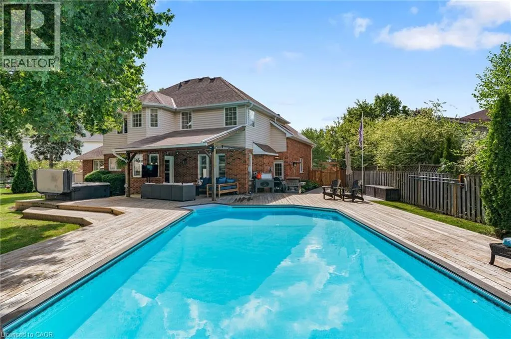 17 KINTYRE Court