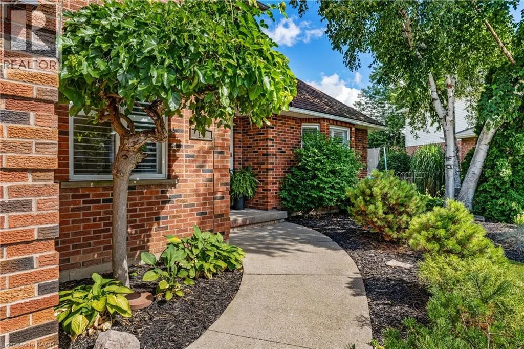 17 KINTYRE Court