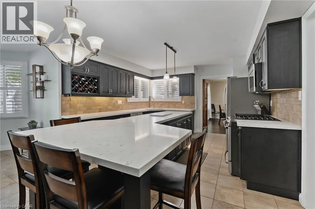 17 KINTYRE Court