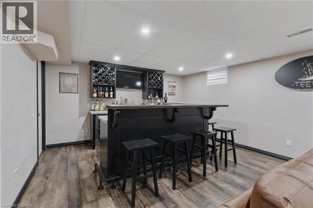 17 KINTYRE Court