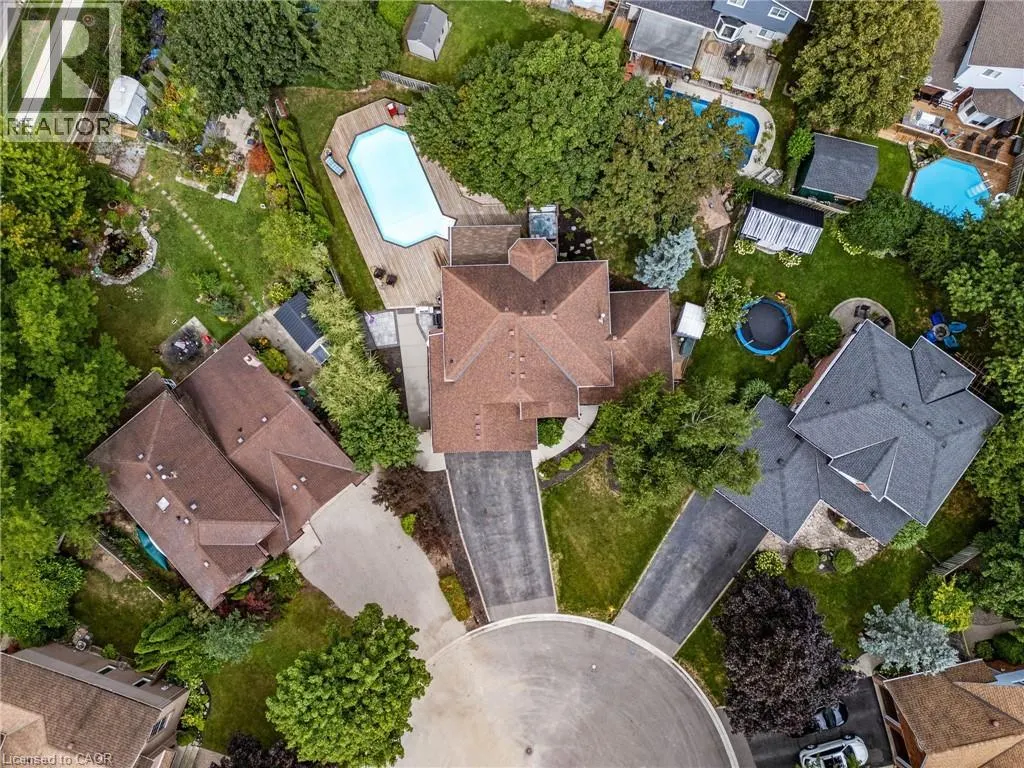 17 KINTYRE Court