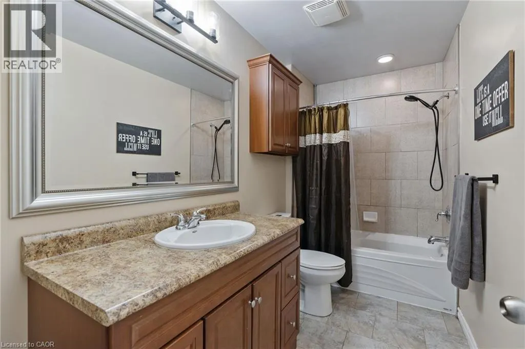 17 KINTYRE Court