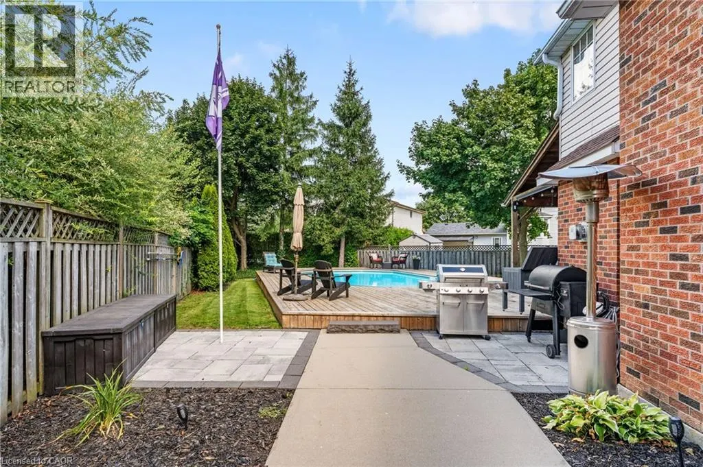 17 KINTYRE Court