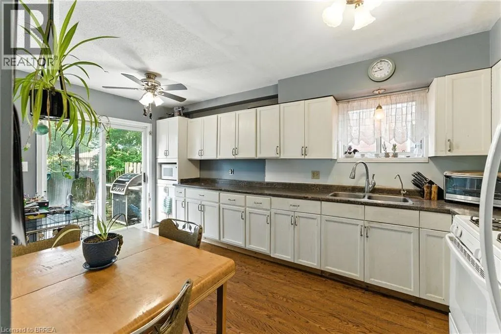 16 GRAYSTONE Court