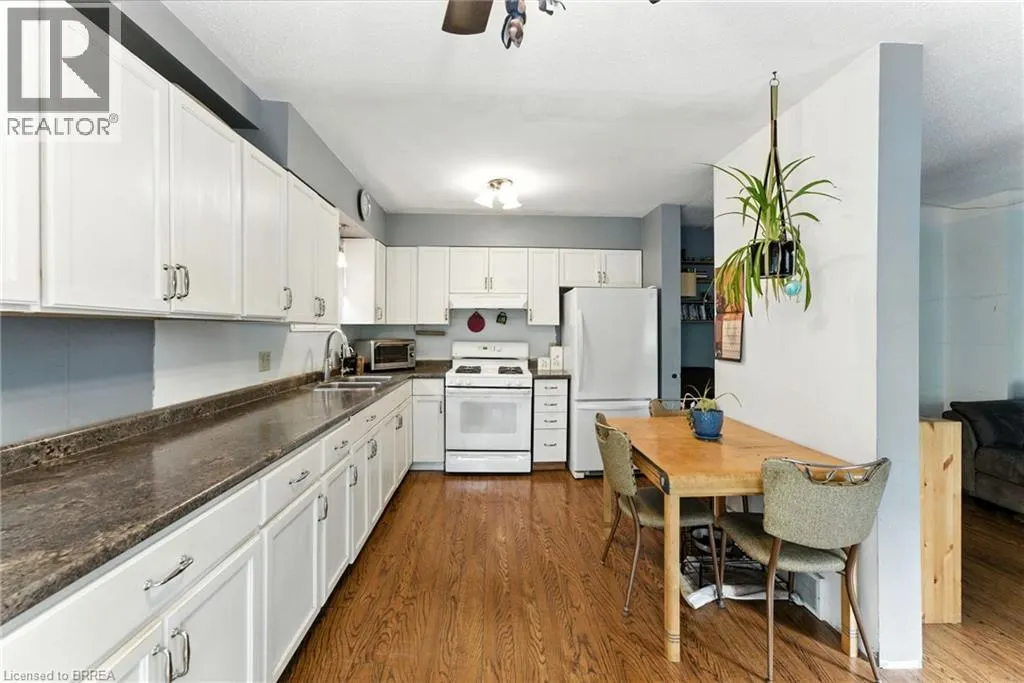 16 GRAYSTONE Court
