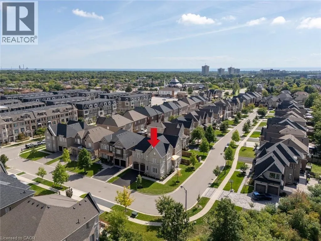 2163 VINELAND Crescent
