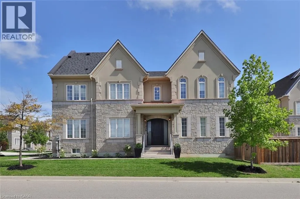 2163 VINELAND Crescent