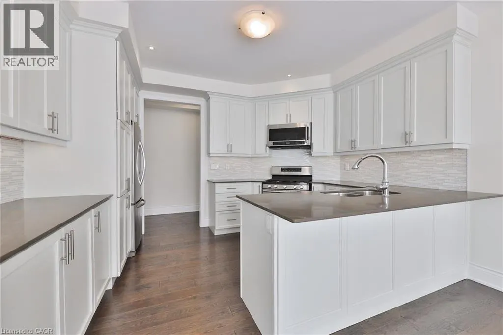 2163 VINELAND Crescent