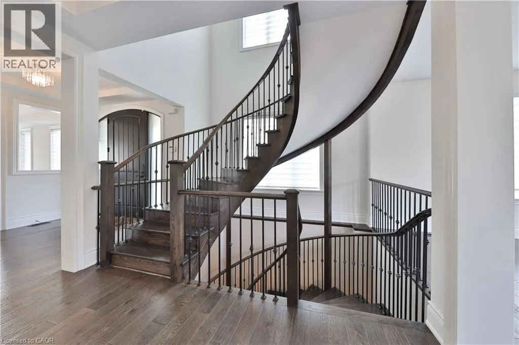 2163 VINELAND Crescent