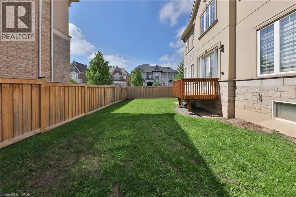 2163 VINELAND Crescent