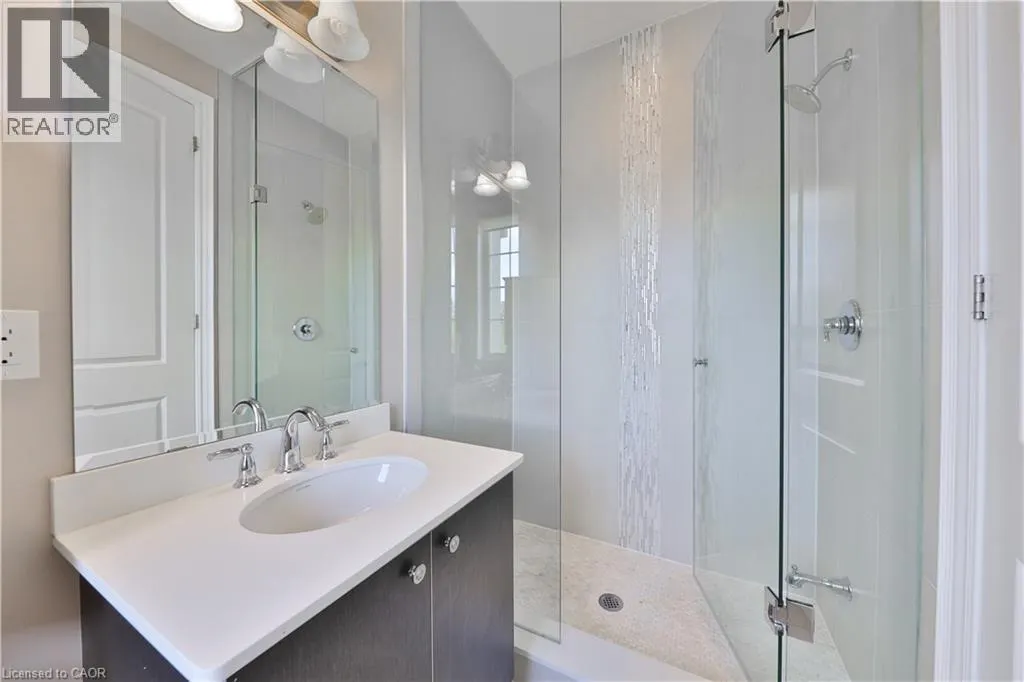 2163 VINELAND Crescent
