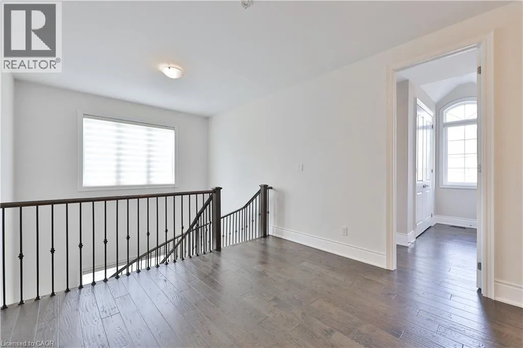 2163 VINELAND Crescent