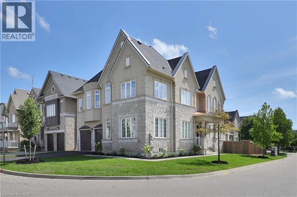 2163 VINELAND Crescent