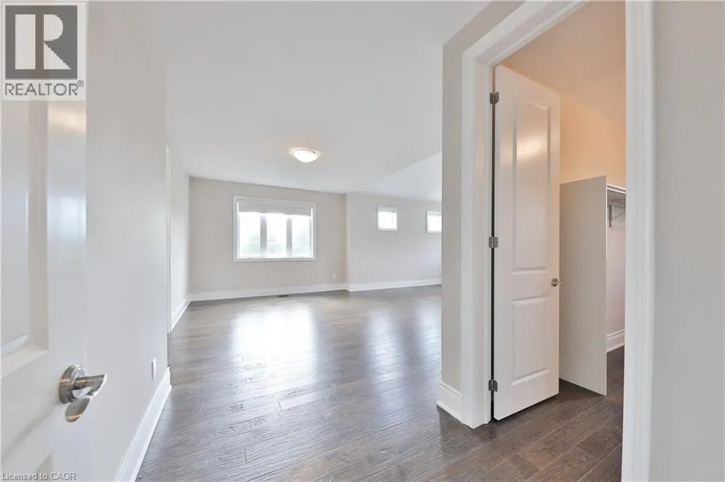2163 VINELAND Crescent