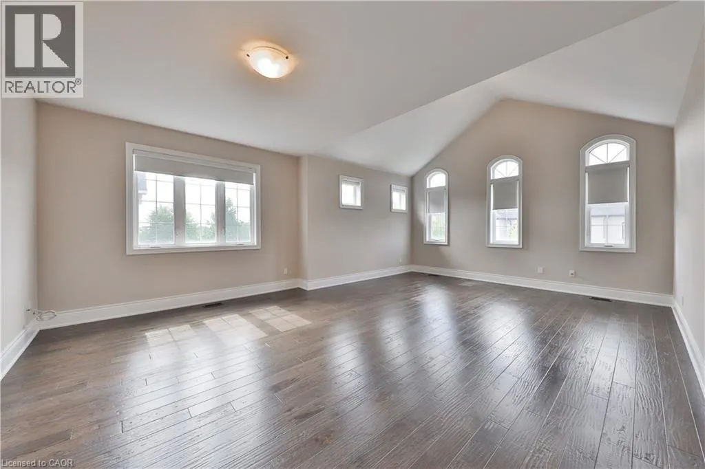 2163 VINELAND Crescent