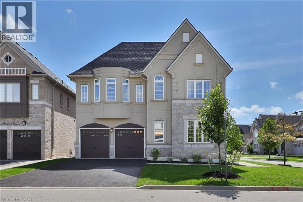 2163 VINELAND Crescent