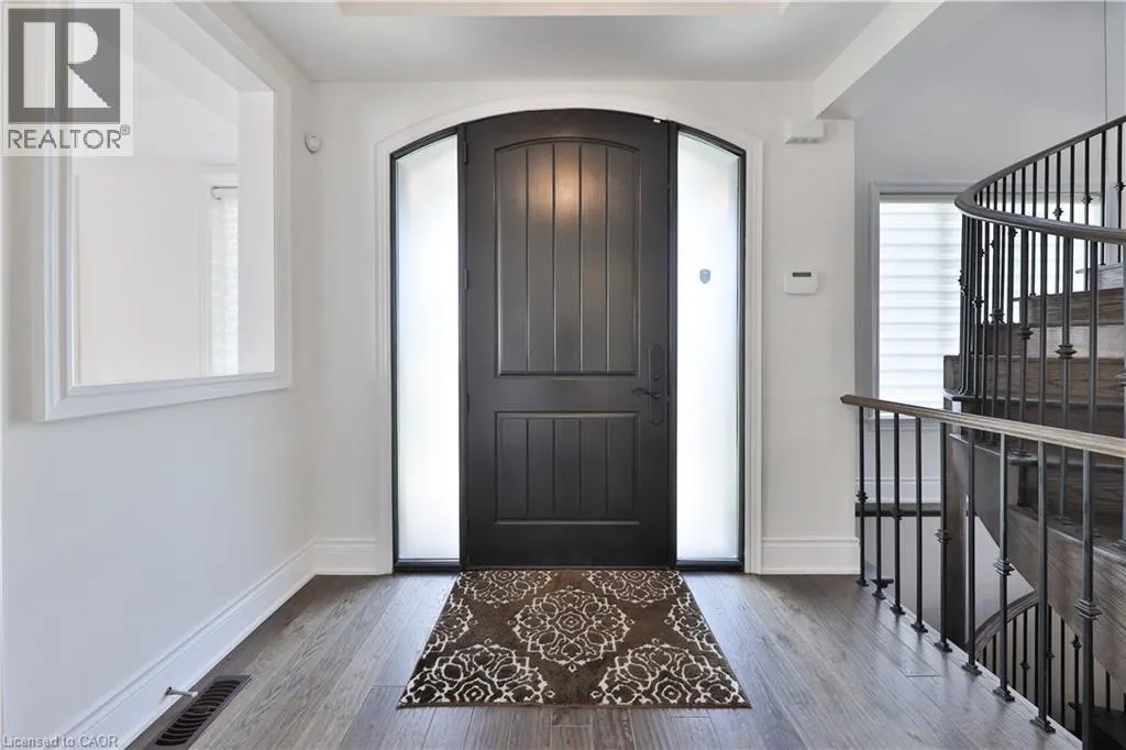 2163 VINELAND Crescent