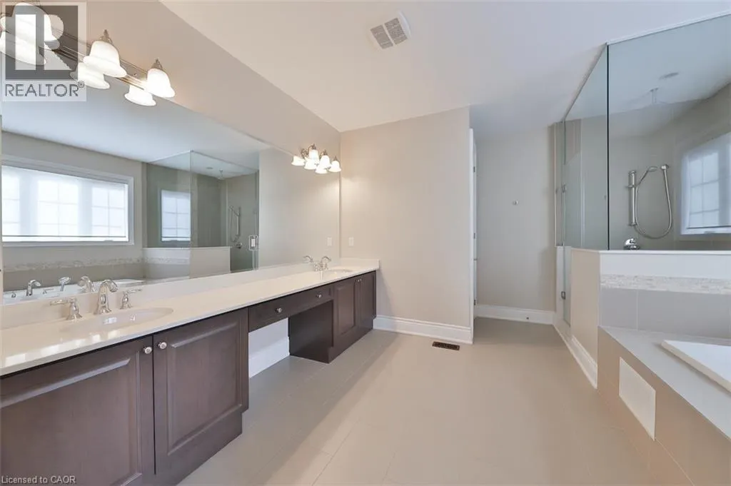 2163 VINELAND Crescent