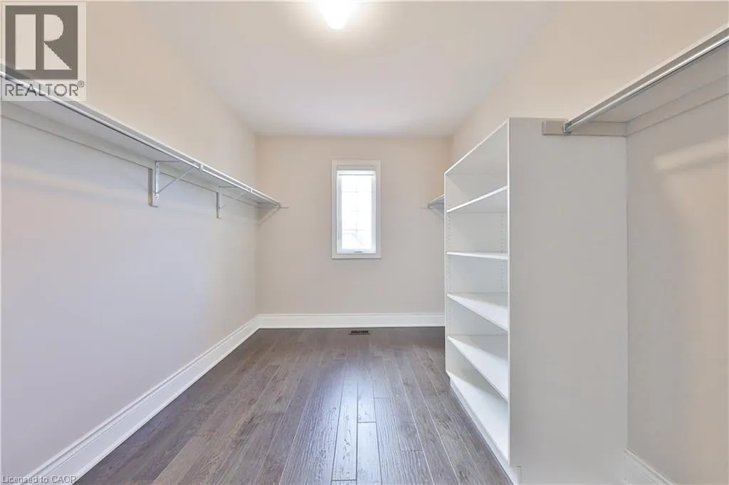 2163 VINELAND Crescent