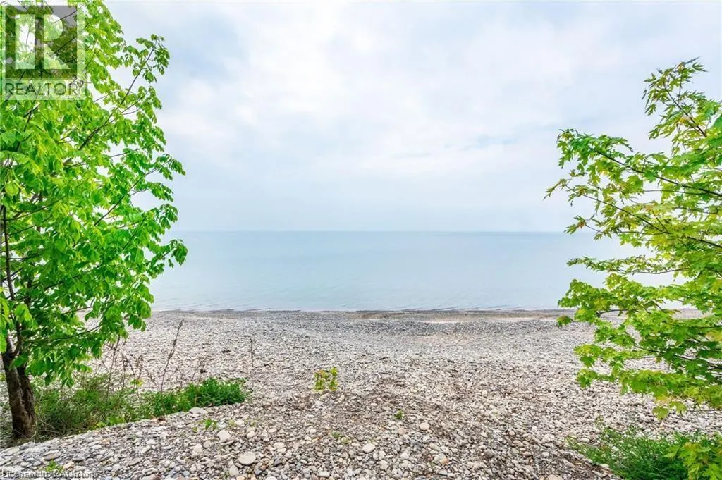 8 BEACH Road