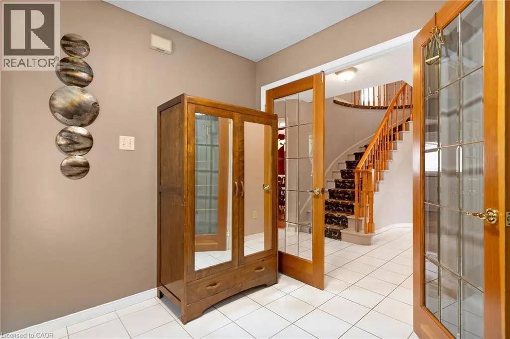 20 ANGLEROCK Drive